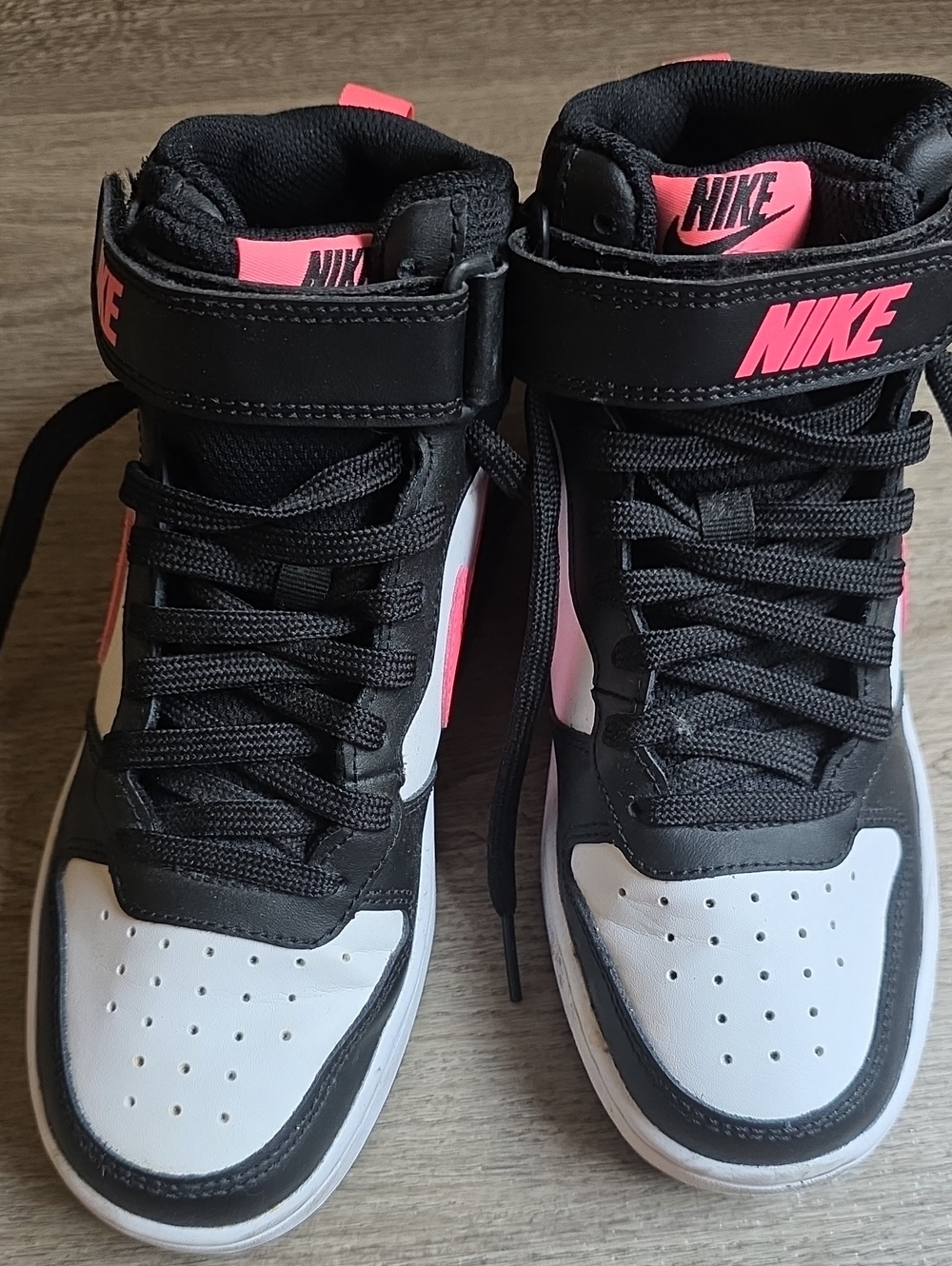 Nike Kids Mid-Top Sneakers in Black, White & Pink